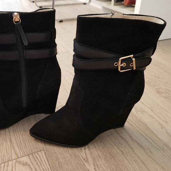 Witchery Wedge Suede Black Booties - Picture 1 of 9